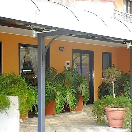 Campus מלון בארי